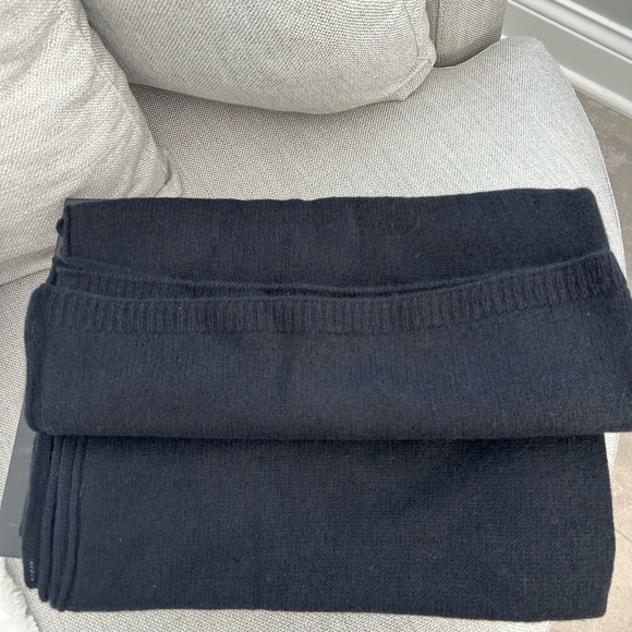 Nordstrom NWT & Box Cashmere Scarf - Picture 5 of 5